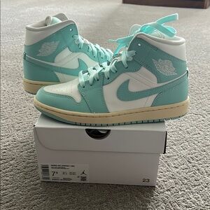 Jordan 1 Mid Women's Shoes - Teal and White size 7.5